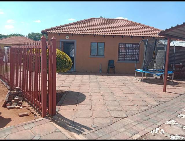3 BEDROOM HOUSE FOR SALE IN THERESAPARK